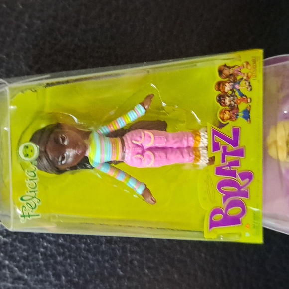 Mini Bratz Series 3 Formal Funk Felicia & Cloe - Picture 4 of 9